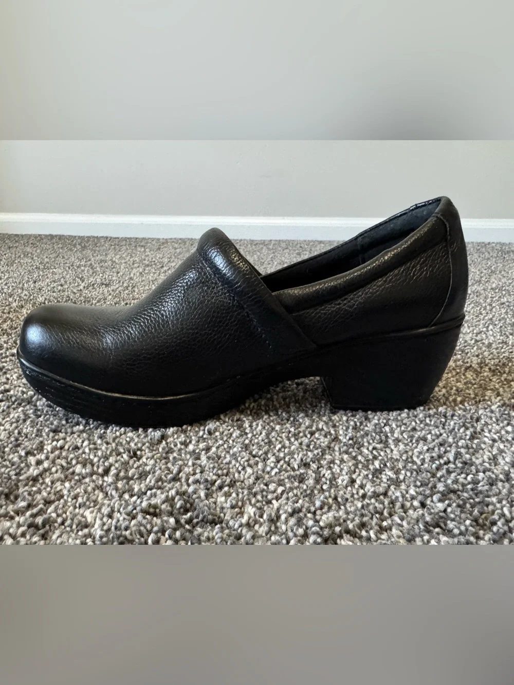b.o.c. Women’s Nadiya Slip-On Black Leather Wedge Shoes Size 8.5